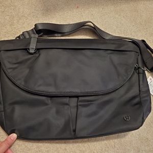 LULULEMON ALL NIGHT FESTIVAL BAG *LARGE*